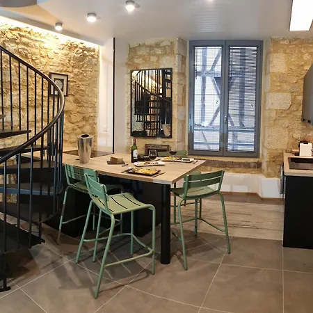 Duplex Luxe Avec Parking Centre *