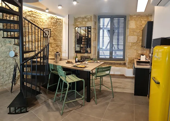 Duplex Luxe Avec Parking Centre *